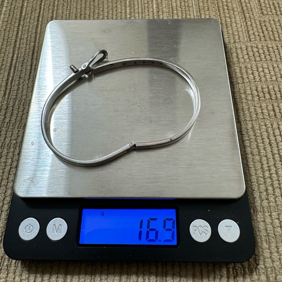 Novelty oval shaped, adjustable, hinged SS “belt” bracelet handmade in Mexico - Picture 4 of 7